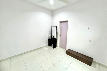 Maple Red, Adda Heights