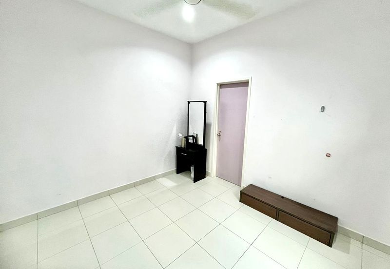 Maple Red, Adda Heights