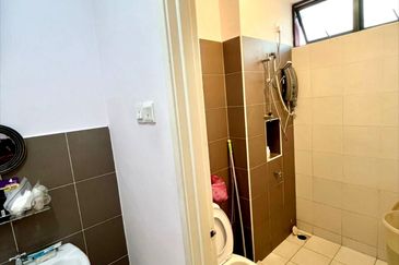 Maple Red, Adda Heights