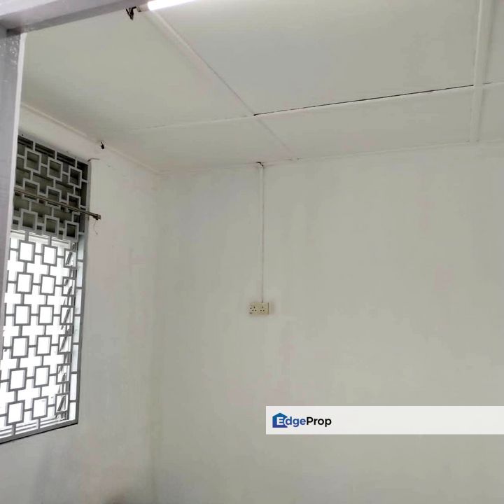 Taman Ungku Tun Aminah / Jalan Perwira / Single Storey Terrace , Johor, Skudai