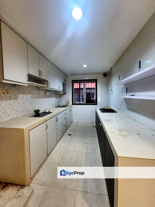 Ros Villa / Taman Tampoi Indah / Townhouse , Johor, Tampoi