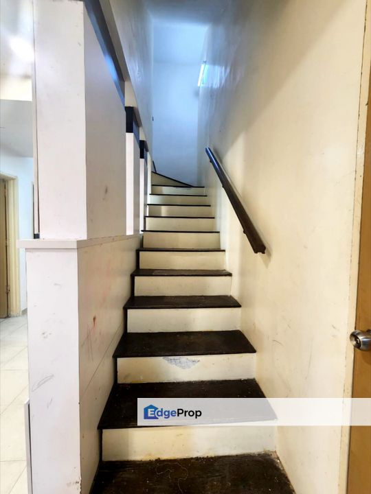 Ros Villa / Taman Tampoi Indah / Townhouse , Johor, Tampoi