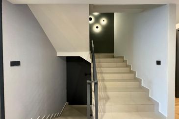 New 3 Storey Linkhouse near Bukit Jelutong