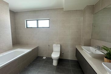 New Linkhouse for sale near to Bukit Jelutong