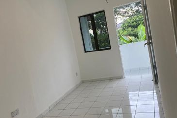 Newly renovated double storey @ Taman Impian Ehsan, Balakong, Seri Kembangan