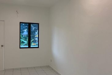 Newly renovated double storey @ Taman Impian Ehsan, Balakong, Seri Kembangan