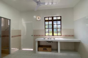 Newly renovated double storey @ Taman Impian Ehsan, Balakong, Seri Kembangan