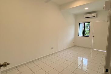 Newly renovated double storey @ Taman Impian Ehsan, Balakong, Seri Kembangan