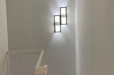 Newly renovated double storey @ Taman Impian Ehsan, Balakong, Seri Kembangan