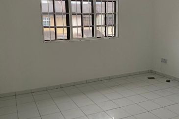 Newly renovated double storey @ Taman Impian Ehsan, Balakong, Seri Kembangan
