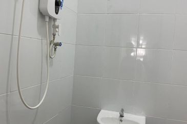 Newly renovated double storey @ Taman Impian Ehsan, Balakong, Seri Kembangan