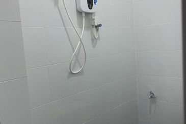 Newly renovated double storey @ Taman Impian Ehsan, Balakong, Seri Kembangan