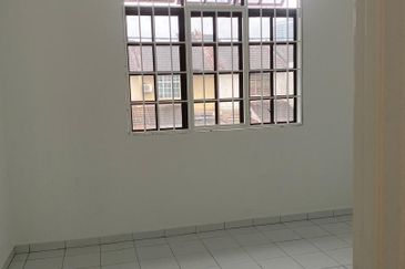 Newly renovated double storey @ Taman Impian Ehsan, Balakong, Seri Kembangan