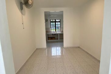 Newly renovated double storey @ Taman Impian Ehsan, Balakong, Seri Kembangan