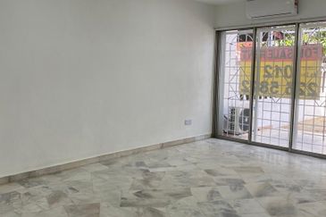 Newly renovated double storey @ Taman Impian Ehsan, Balakong, Seri Kembangan