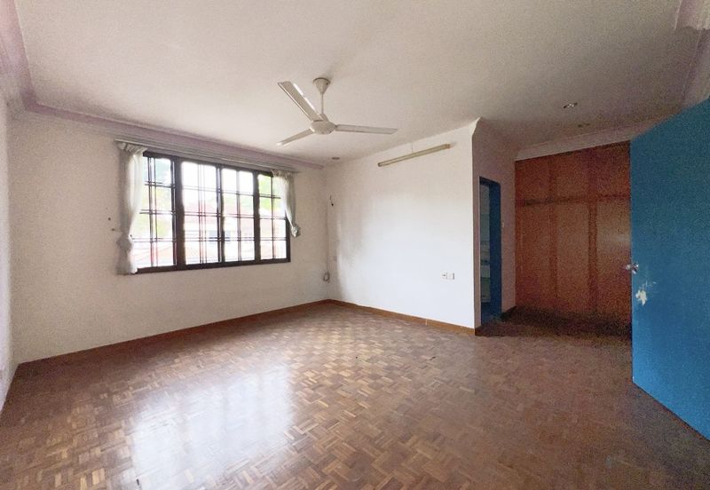 Freehold, Gated Guarded 