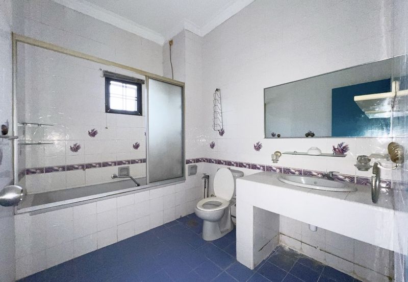 Freehold, Gated Guarded 