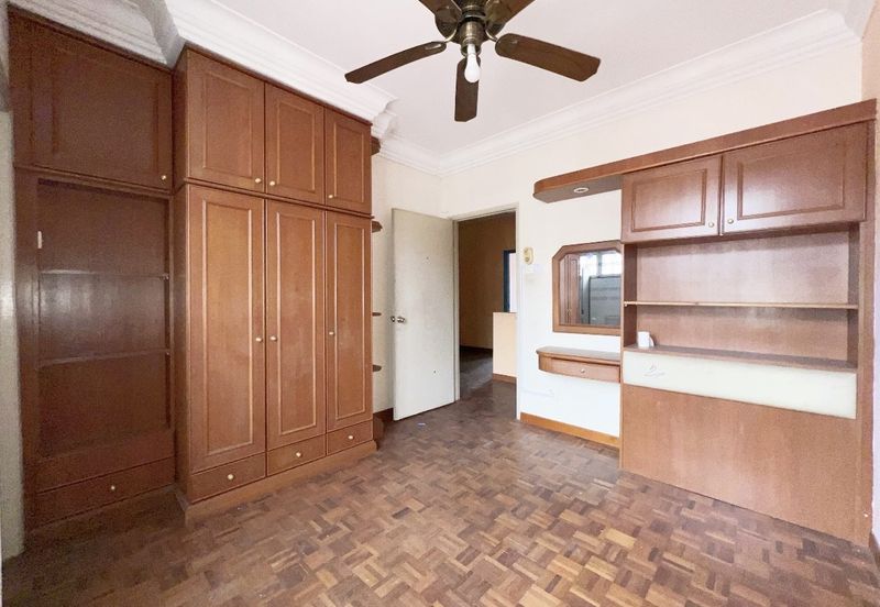 Freehold, Gated Guarded 