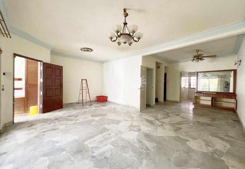 Freehold, Gated Guarded 