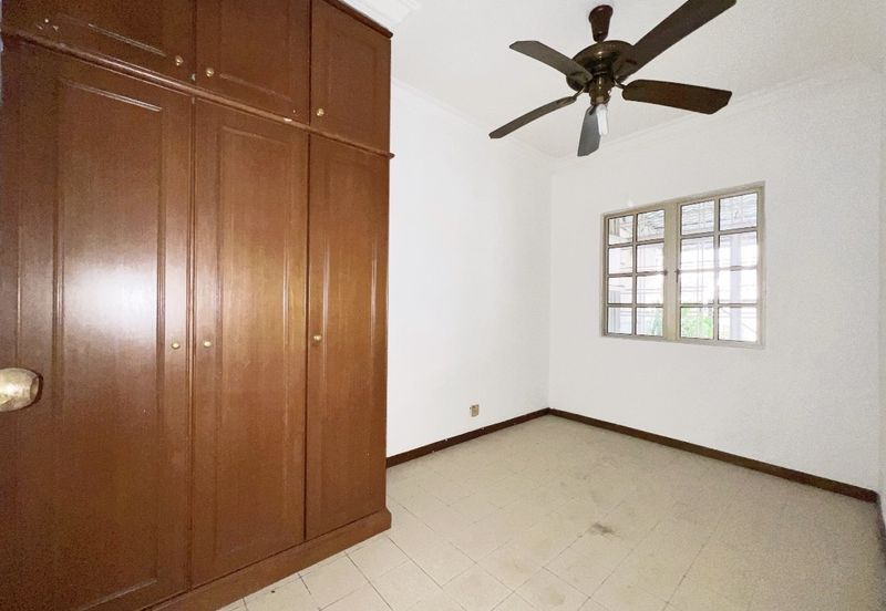 Freehold, Gated Guarded 