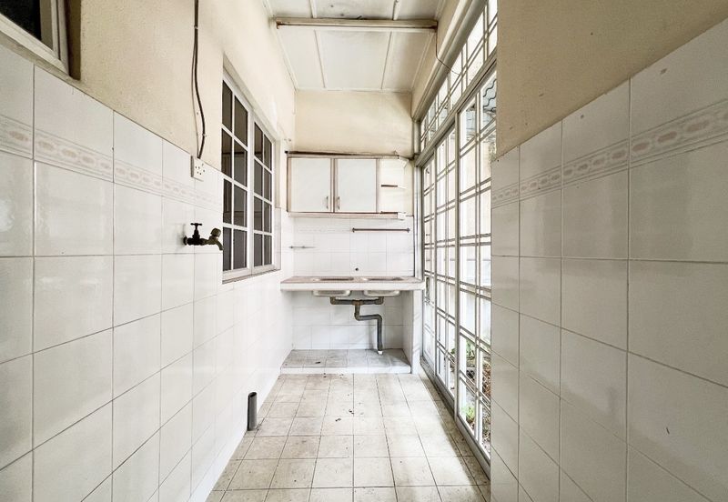 Freehold, Gated Guarded 