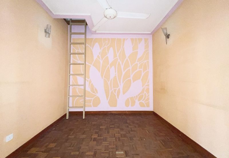 Freehold, Gated Guarded 