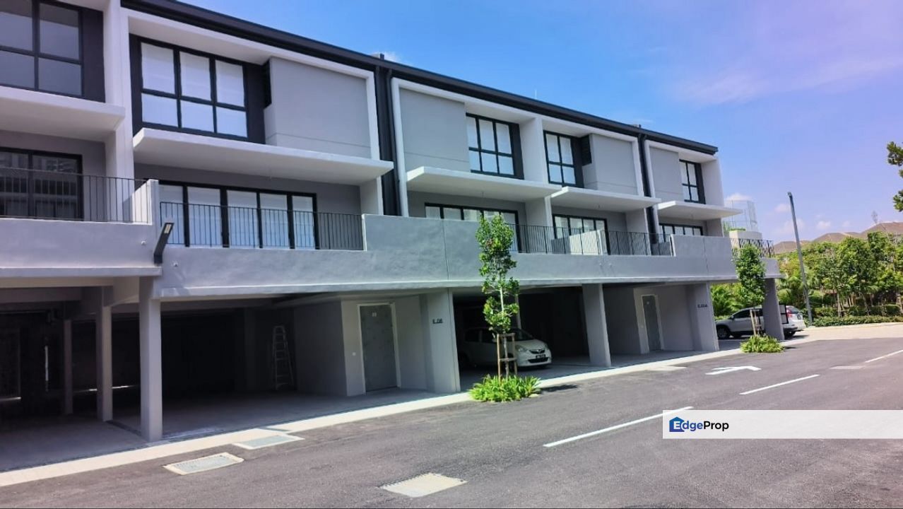 Freehold, Near Guard House, 3 Car Park Lot , Selangor, Seri Kembangan