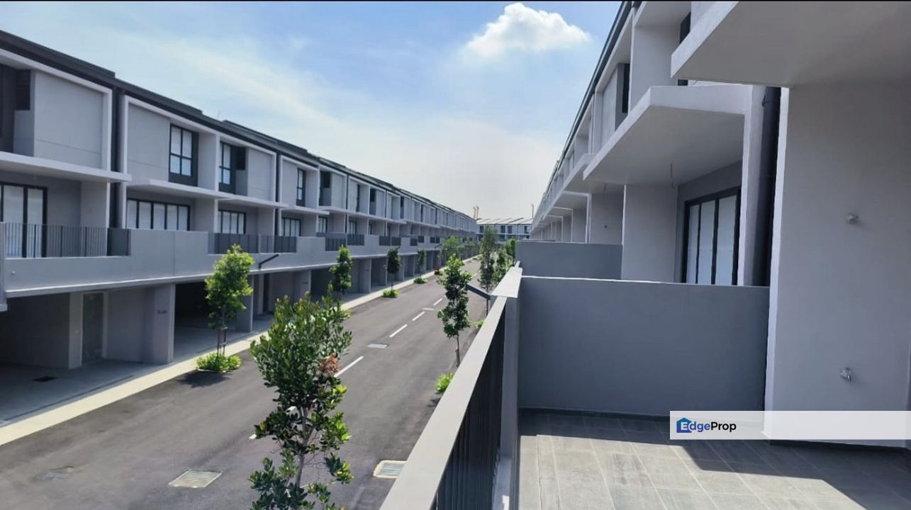 Freehold, Near Guard House, 3 Car Park Lot , Selangor, Seri Kembangan