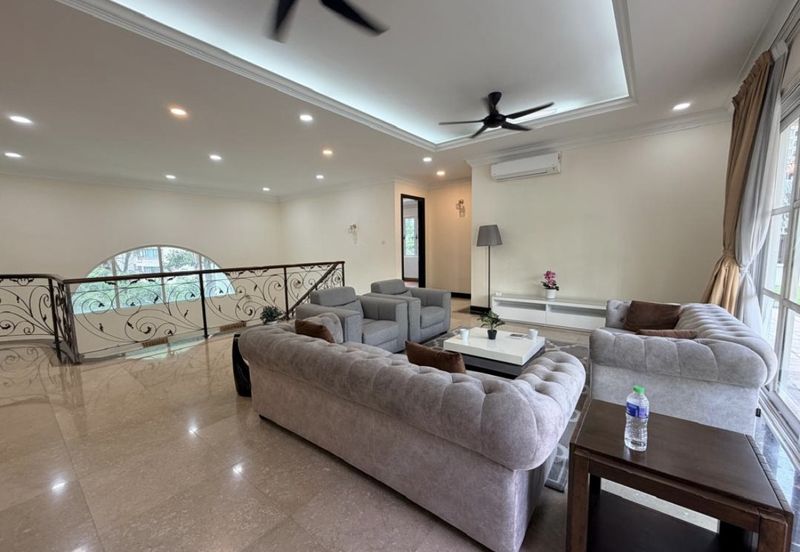 Kiara Peak (Puncak Kiara)