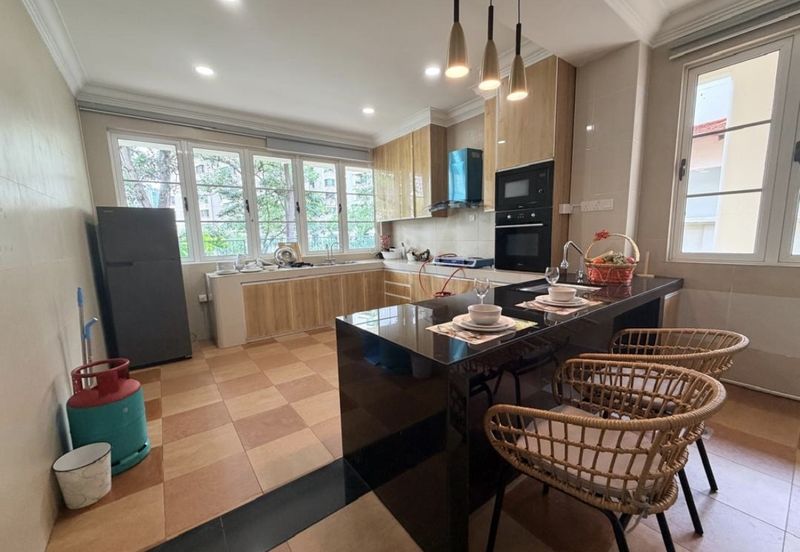 Kiara Peak (Puncak Kiara)