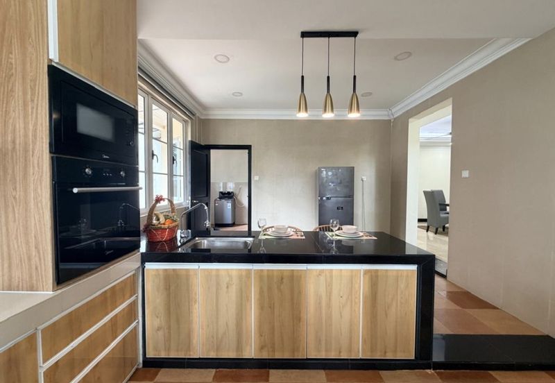 Kiara Peak (Puncak Kiara)