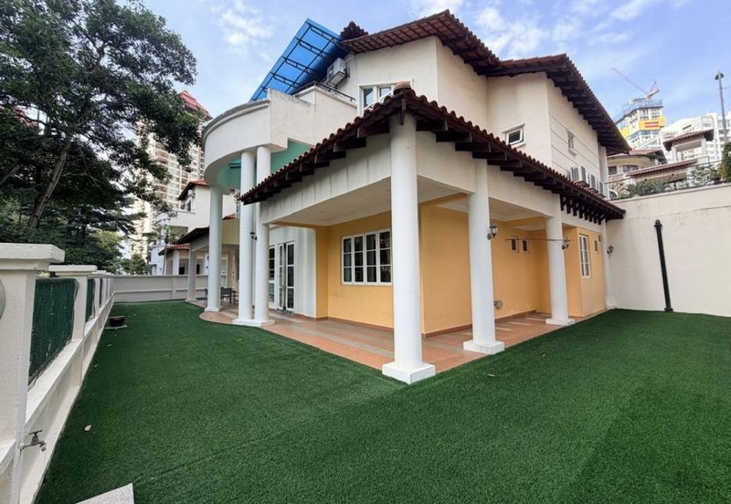 Kiara Peak (Puncak Kiara)