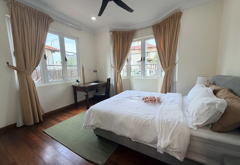 Kiara Peak (Puncak Kiara)