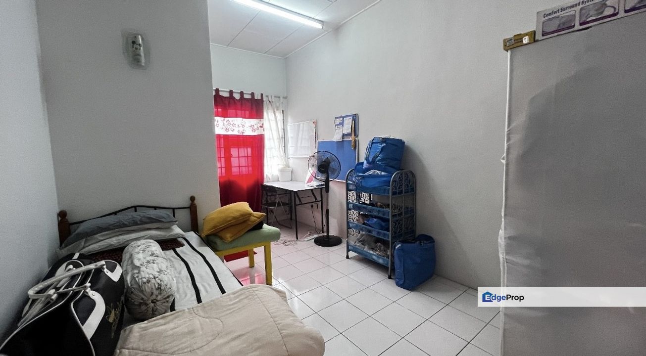 Gated Guarded, Kitchen Extended, Open Facing , Selangor, Balakong