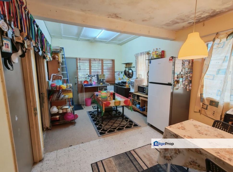 End Lot, Leasehold, Tenanted , Selangor, Ampang