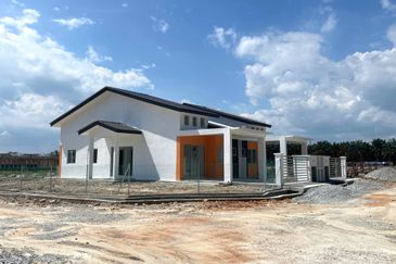 NEW 1 Storey Terrace, Taman Langat Utama, Banting, Selangor for SALE