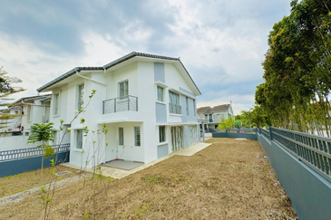 Ariza Elmina Gardens