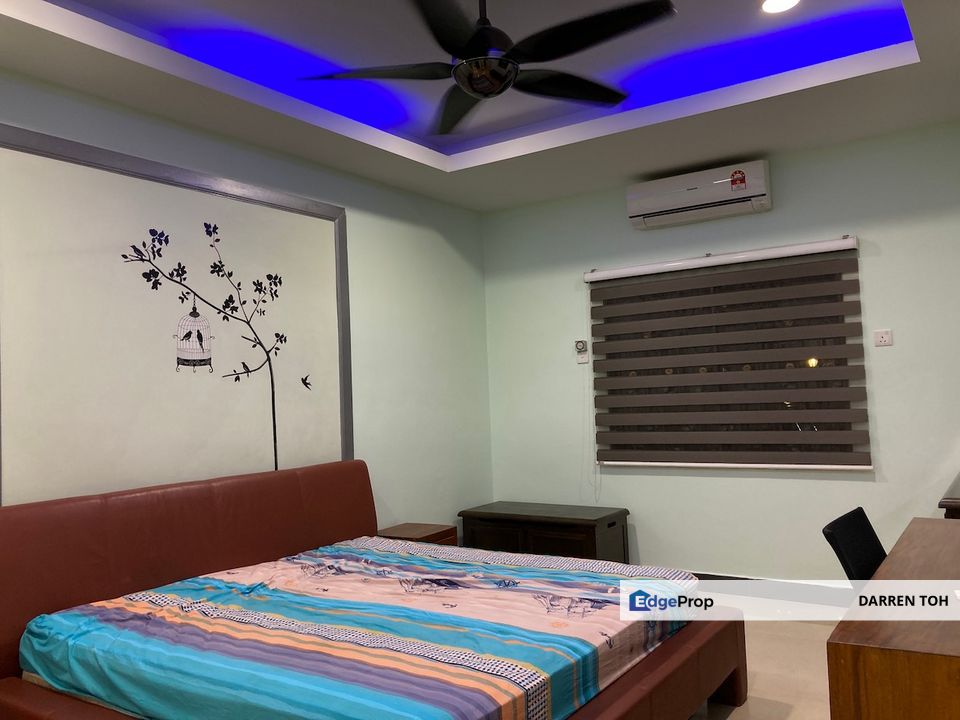 Lakeview Ground villa with long extended backyard, Selangor, Country Heights