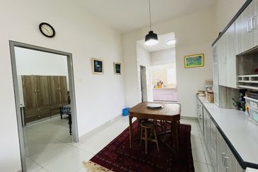 Evira @ Warisan Puteri