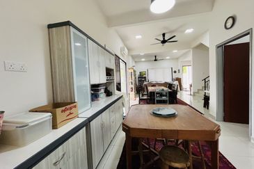 Evira @ Warisan Puteri