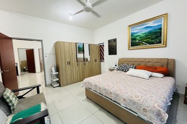 Evira @ Warisan Puteri