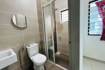 Evira @ Warisan Puteri