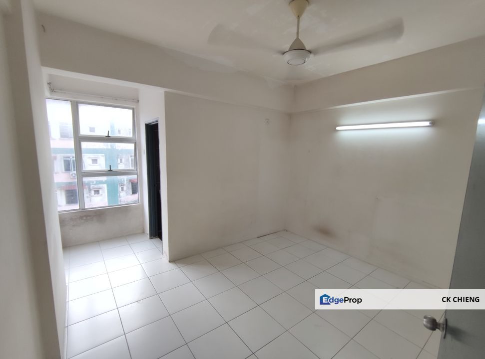 Calisa Residence, Below Market Non Bumi, 883sqft 3 Rooms, Puchong Taman Mas Sepang, Selangor, Puchong