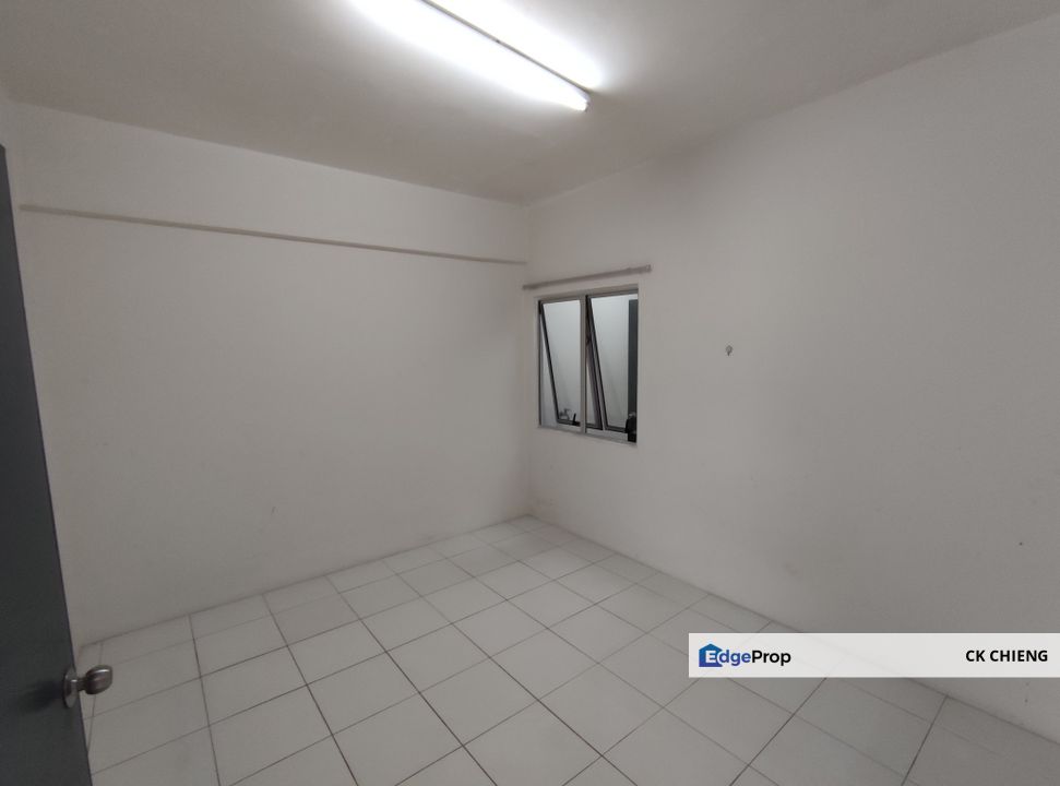 Calsia Residence, Below Market Non Bumi, 883sqft 3 Rooms, Taman Mas Puchong, Selangor, Puchong