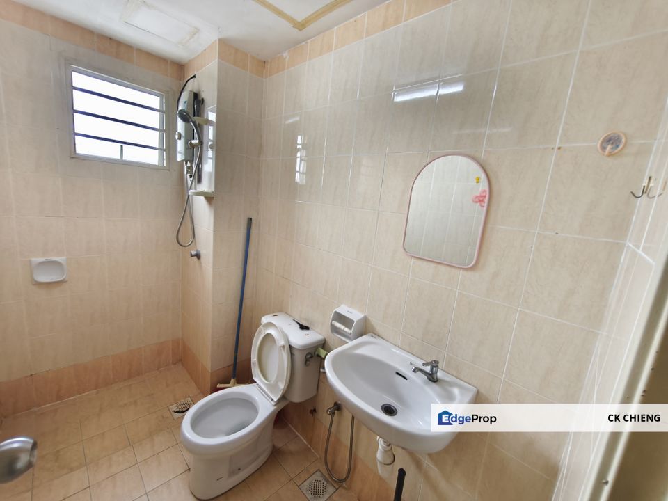 Suriamas Condo Rent, 4 Rooms Partly Furnished, Bandar Sunway PJS10, Selangor, Bandar Sunway