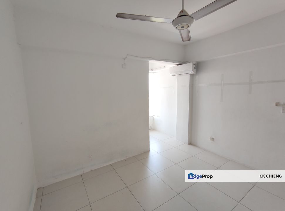 Calisa Residence Rent, Partly Furnished 3 Rooms, Puchong Taman Mas Sepang, Selangor, Puchong