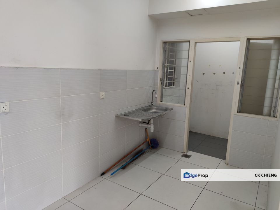 Calisa Residence Rent, Partly Furnished 3 Rooms, Puchong Taman Mas Sepang, Selangor, Puchong