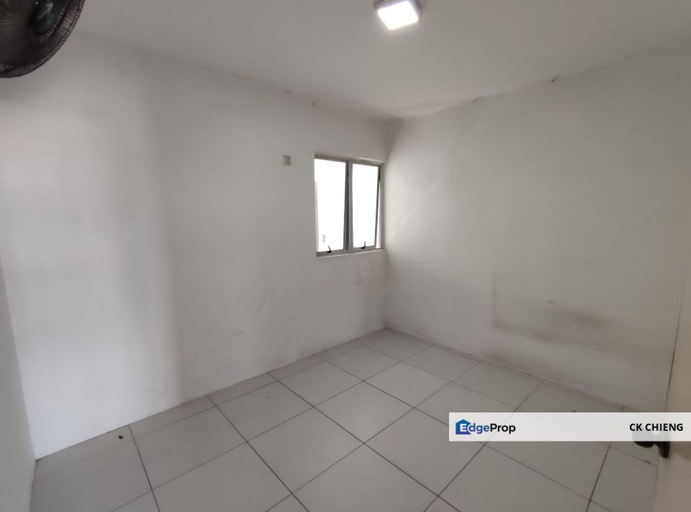 Calisa Residence Rent, Partly Furnished 3 Rooms, Puchong Taman Mas Sepang, Selangor, Puchong