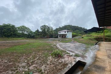 Land at Benta Raub Pahang