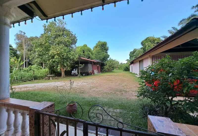 FACING MAINROAD| Tanah Pertanian (1 Ekar) dengan Banglo Parit Perupok Muar